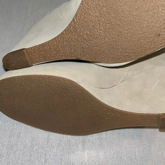 Saks Fifth Avenue Women’s Ankle Booties Cream Color W/ Fur lined inside Size 5 - Picture 16 of 16